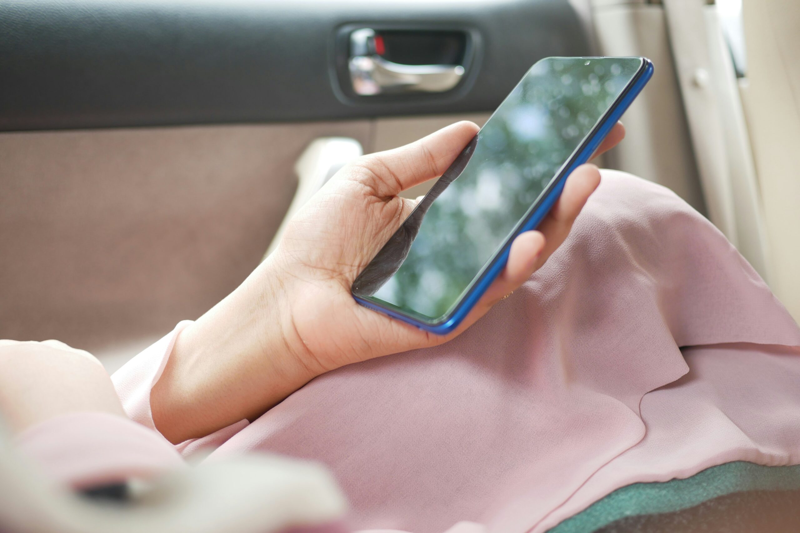 Gagner de l'argent avec son smartphone : les limites et précautions à connaître